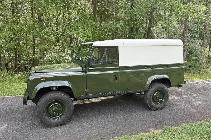 1990 Land Rover Defender 110 V8 photo 26
