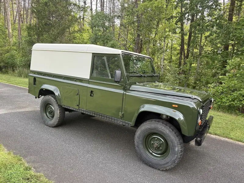 1990 Land Rover Defender 110 V8 photo 10