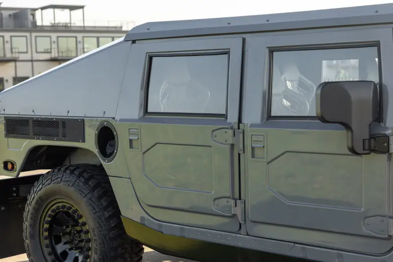 1998 AM General M998 HMMWV photo 35