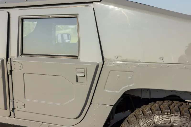 1998 AM General M998 HMMWV photo 49