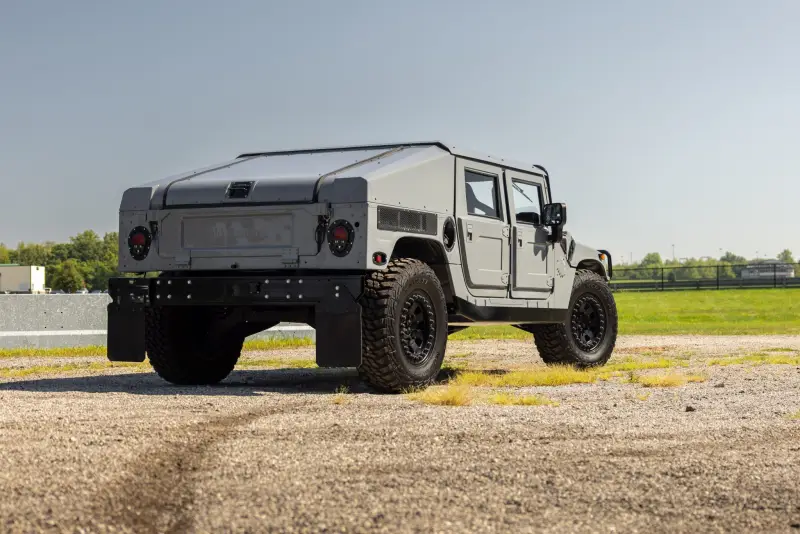1998 AM General M998 HMMWV photo 3