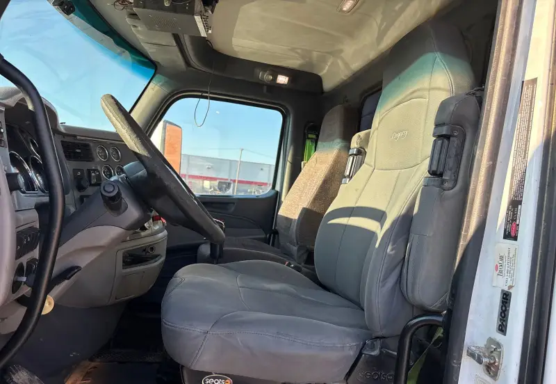 2017 Peterbilt 567 photo 38
