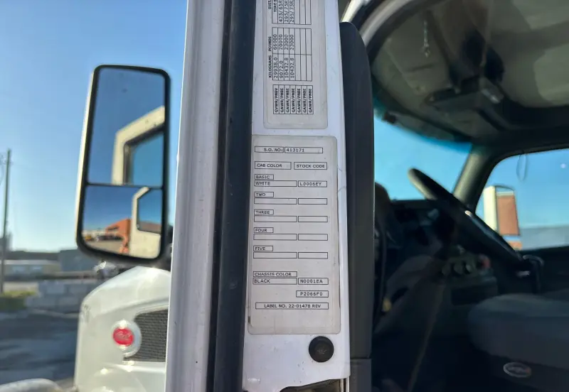 2017 Peterbilt 567 photo 88