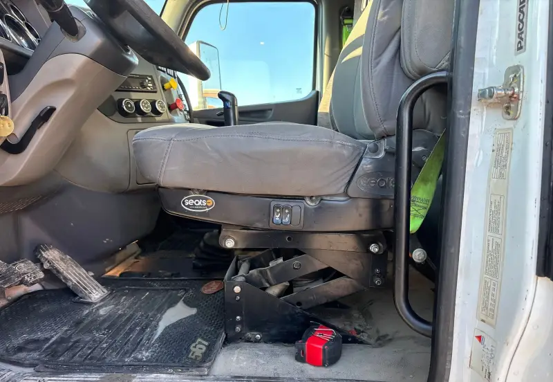 2017 Peterbilt 567 photo 39