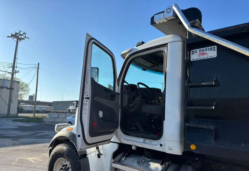 2017 Peterbilt 567 photo 35