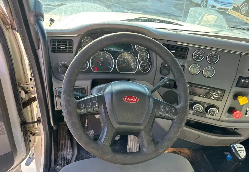 2017 Peterbilt 567 photo 44