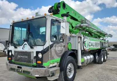 2007 Mack MR688S