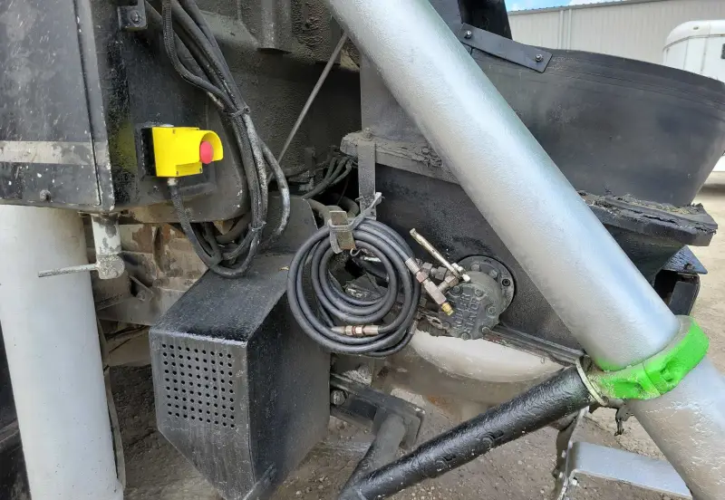 2007 Mack MR688S photo 28
